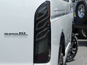 ハイエースバンS-GLディーゼル4WD　カスタム済み