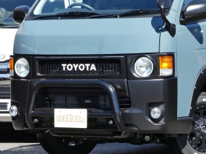 ハイエースバン200系ハイエース　丸目クラシックスタイルカスタム