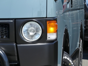 ハイエースバン200系ハイエース　丸目クラシックスタイルカスタム