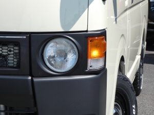 ハイエースバンハイエース　丸目　クラシックカスタムスタイル