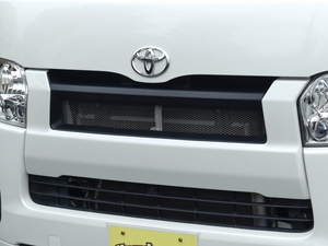 ハイエースバン4型6速AT　ダークプライム　カスタム済み
