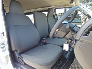 ハイエースバン新車ハイエースバン　DX　5速マニュアル車