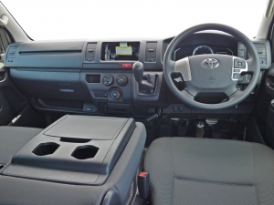 ハイエースバン新車ハイエースバン　DX　5速マニュアル車