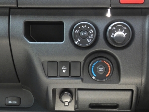ハイエースバン新車ハイエースバン　DX　5速マニュアル車