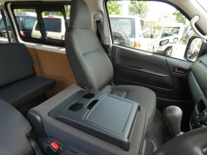 ハイエースバン新車ハイエースバン　DX　5速マニュアル車