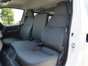 ハイエースバン新車ハイエースバン　DX　5速マニュアル車