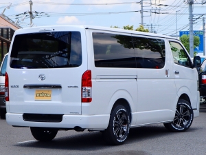 ハイエースバン丸目カスタム　ネオクラシック
