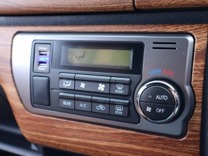 ハイエースバンアウトドア　キャンプ　車中泊　バンライフ　１BOX　ベッド　