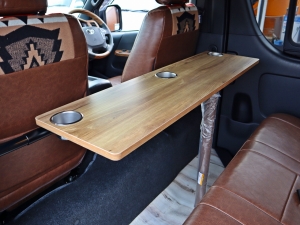ハイエースバンアウトドア　キャンプ　車中泊　バンライフ　１BOX　ベッド　