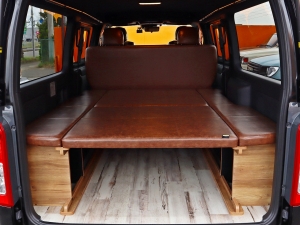 ハイエースバンアウトドア　キャンプ　車中泊　バンライフ　１BOX　ベッド　