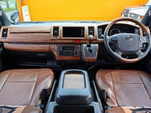 ハイエースバンアウトドア　キャンプ　車中泊　バンライフ　１BOX　ベッド　