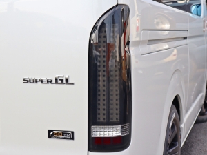 ハイエースバンアウトドア　キャンプ　車中泊　バンライフ　１BOX　ベッド　キャンピングカー