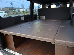ハイエースバンアウトドア　キャンプ　車中泊　バンライフ　１BOX　ベッド　キャンピングカー