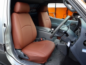 ハイエース100系アウトドア　キャンプ　車中泊　バンライフ　１BOX　ベッド　キャンピングカー