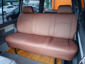 ハイエース100系アウトドア　キャンプ　車中泊　バンライフ　１BOX　ベッド　キャンピングカー