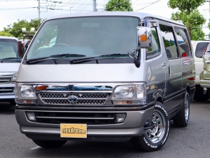 ハイエース100系アウトドア　キャンプ　車中泊　バンライフ　１BOX　ベッド　キャンピングカー