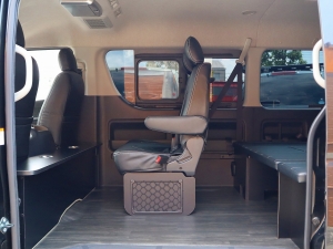 ハイエースワゴンアウトドア　キャンプ　車中泊　バンライフ　１BOX　ベッド　キャンピングカー