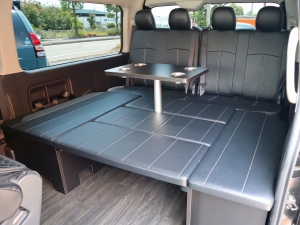 ハイエースワゴンアウトドア　キャンプ　車中泊　バンライフ　１BOX　ベッド　キャンピングカー