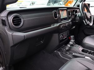 ＪＥＥＰラングラーSUV　四駆　ジープ　４WD　