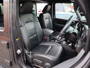 ＪＥＥＰラングラーSUV　四駆　ジープ　４WD　