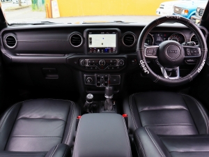 ＪＥＥＰラングラーSUV　四駆　ジープ　４WD　
