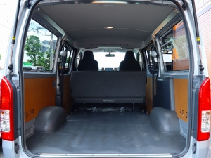 ハイエースバンアウトドア　キャンプ　車中泊　バンライフ　１BOX　ベッド　キャンピングカー