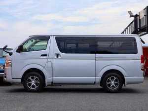 ハイエースバンアウトドア　キャンプ　車中泊　バンライフ　１BOX　ベッド　キャンピングカー