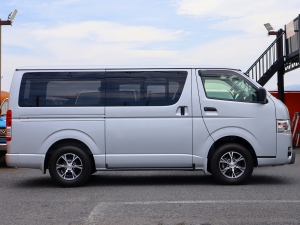 ハイエースバンアウトドア　キャンプ　車中泊　バンライフ　１BOX　ベッド　キャンピングカー