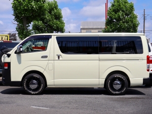 ハイエースバンアウトドア　キャンプ　車中泊　バンライフ　１BOX　ベッド　キャンピングカー