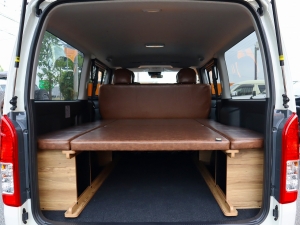 ハイエースバンアウトドア　キャンプ　車中泊　バンライフ　１BOX　ベッド　キャンピングカー