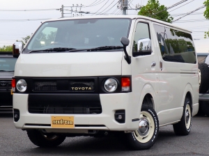 ハイエースバンアウトドア　キャンプ　車中泊　バンライフ　１BOX　ベッド　キャンピングカー