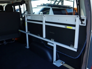 ハイエースバンアウトドア　キャンプ　車中泊　バンライフ　１BOX　ベッド　キャンピングカー