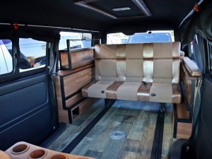 ハイエースバンアウトドア　キャンプ　車中泊　バンライフ　１BOX　ベッド　キャンピングカー