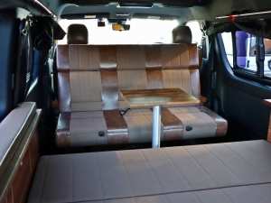 ハイエースバンアウトドア　キャンプ　車中泊　バンライフ　１BOX　ベッド　キャンピングカー