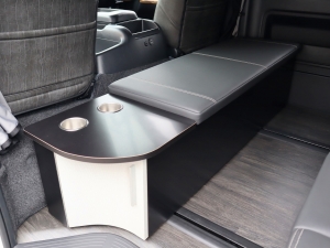 ハイエースワゴンキャンプ　車中泊　アウトドア　レジャー　内装架装