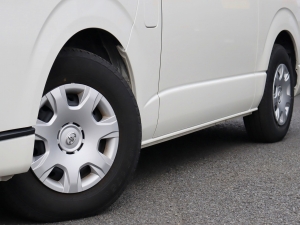 ハイエースワゴンキャンプ　車中泊　アウトドア　レジャー　内装架装