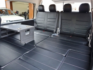 ハイエースワゴンアウトドア　キャンプ　車中泊　バンライフ　１BOX　ベッド　キャンピングカー