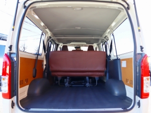 ハイエースバンアウトドア　キャンプ　車中泊　バンライフ　１BOX　ベッド　キャンピングカー
