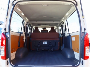 ハイエースバンアウトドア　キャンプ　車中泊　バンライフ　１BOX　ベッド　キャンピングカー