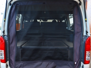 ハイエースバンアウトドア　キャンプ　車中泊　バンライフ　１BOX　ベッド　キャンピングカー