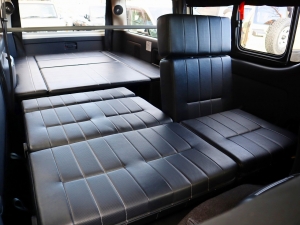 ハイエースバンアウトドア　キャンプ　車中泊　バンライフ　１BOX　ベッド　キャンピングカー