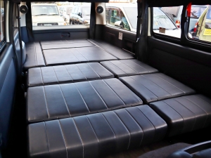 ハイエースバンアウトドア　キャンプ　車中泊　バンライフ　１BOX　ベッド　キャンピングカー