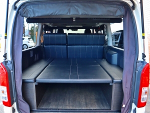 ハイエースバンアウトドア　キャンプ　車中泊　バンライフ　１BOX　ベッド　キャンピングカー
