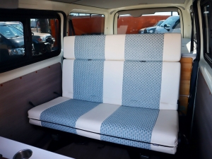 ハイエースバンアウトドア　キャンプ　車中泊　バンライフ　１BOX　ベッド　キャンピングカー