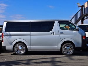 ハイエースバンアウトドア　キャンプ　車中泊　バンライフ　１BOX　ベッド　キャンピングカー