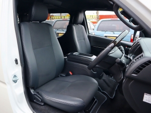 ハイエースバンアウトドア　キャンプ　車中泊　バンライフ　１BOX　ベッド　キャンピングカー