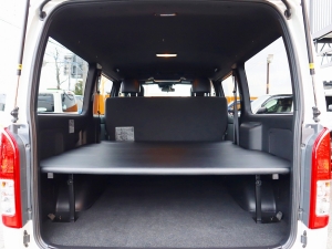 ハイエースバンアウトドア　キャンプ　車中泊　バンライフ　１BOX　ベッド　キャンピングカー