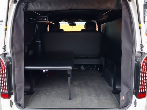 ハイエースバンアウトドア　キャンプ　車中泊　バンライフ　１BOX　ベッド　キャンピングカー