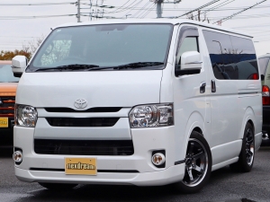 ハイエースバンアウトドア　キャンプ　車中泊　バンライフ　１BOX　ベッド　キャンピングカー