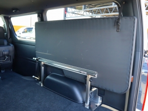 ハイエースバンアウトドア　キャンプ　車中泊　バンライフ　１BOX　ベッド　キャンピングカー